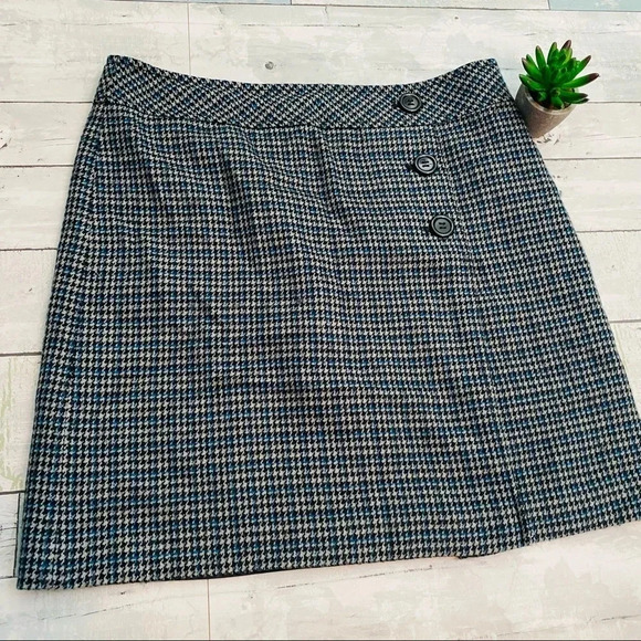 - LOFT Tweed Style Button Skirt - Picture 2 of 7